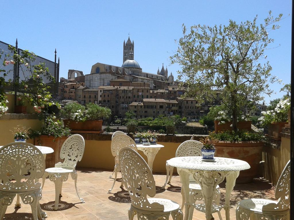 Residenza D'Epoca Campo Regio Relais Bed & Breakfast Сиена Екстериор снимка