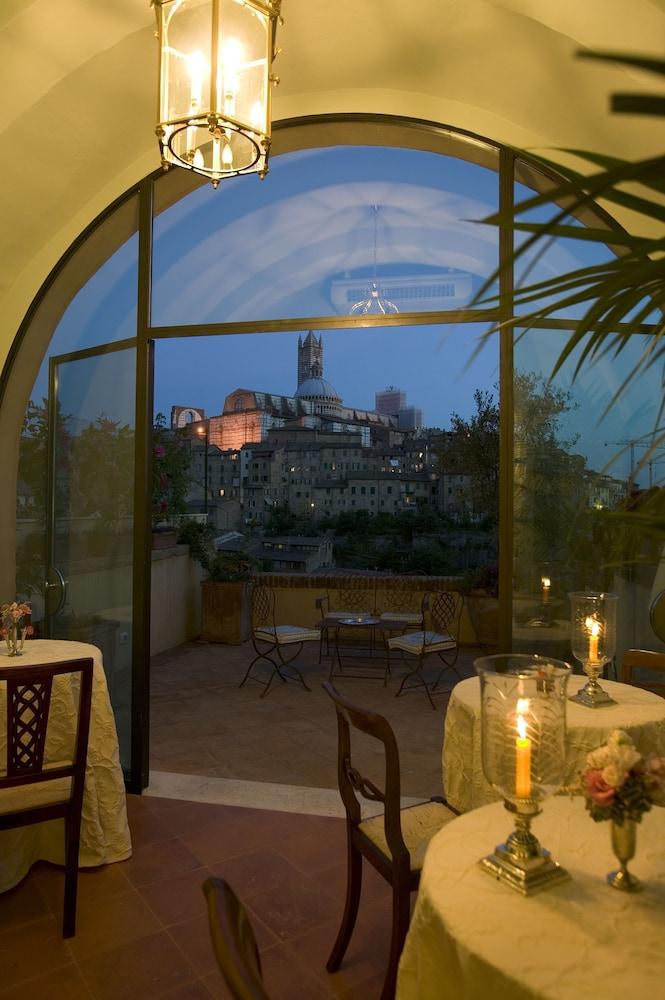 Residenza D'Epoca Campo Regio Relais Bed & Breakfast Сиена Екстериор снимка
