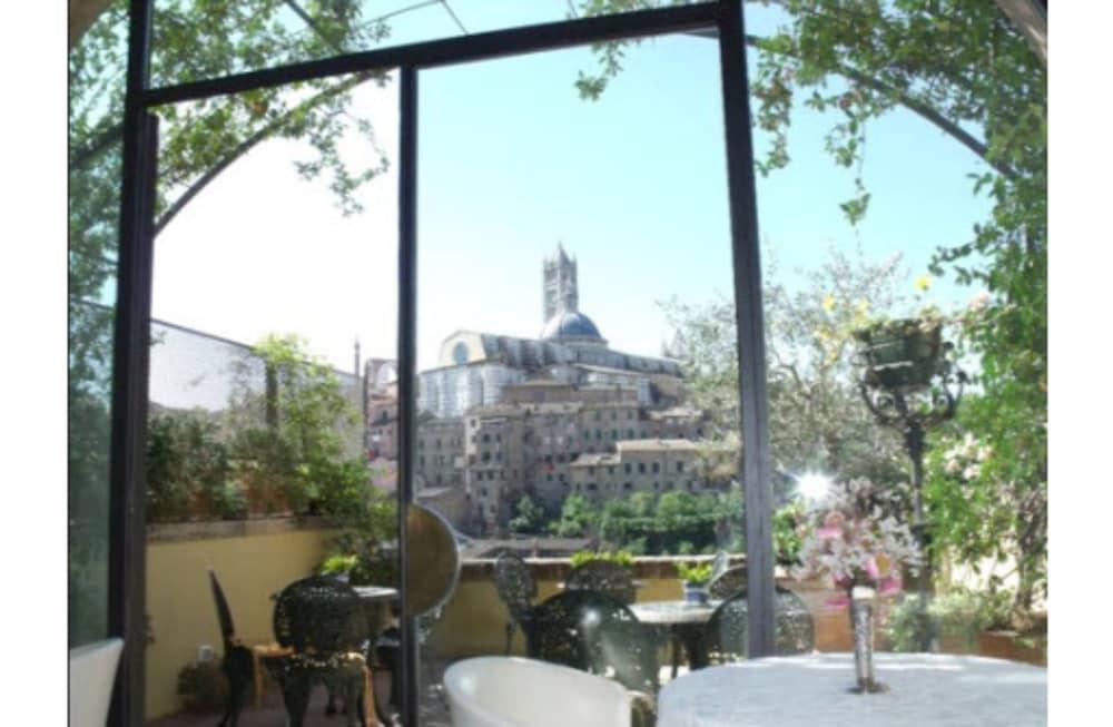 Residenza D'Epoca Campo Regio Relais Bed & Breakfast Сиена Екстериор снимка