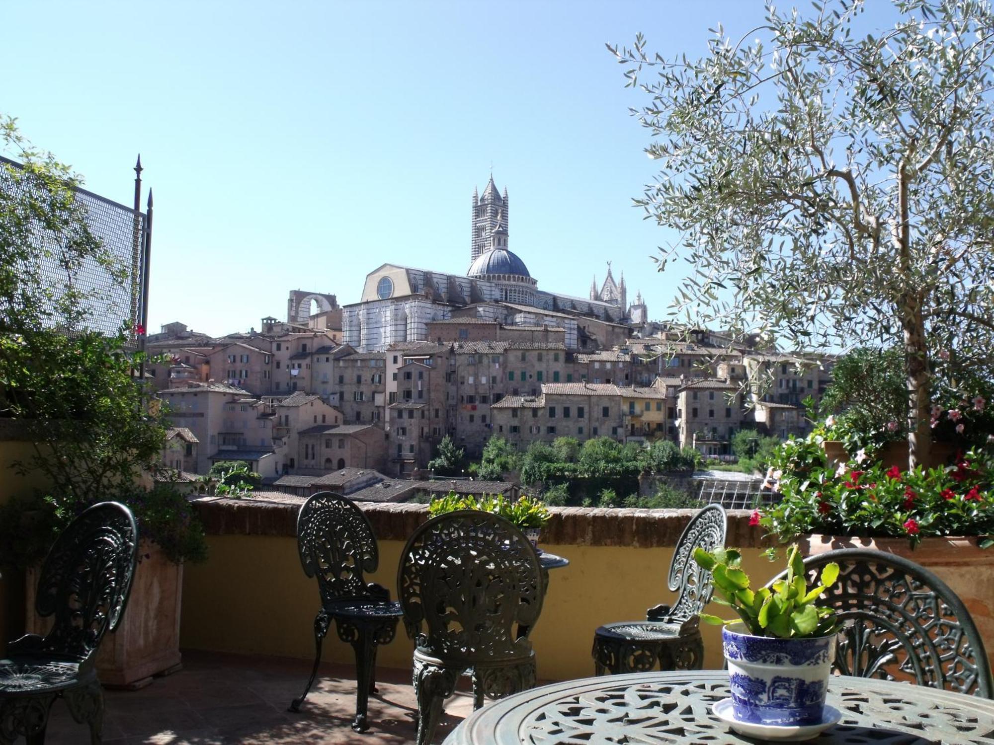 Residenza D'Epoca Campo Regio Relais Bed & Breakfast Сиена Екстериор снимка