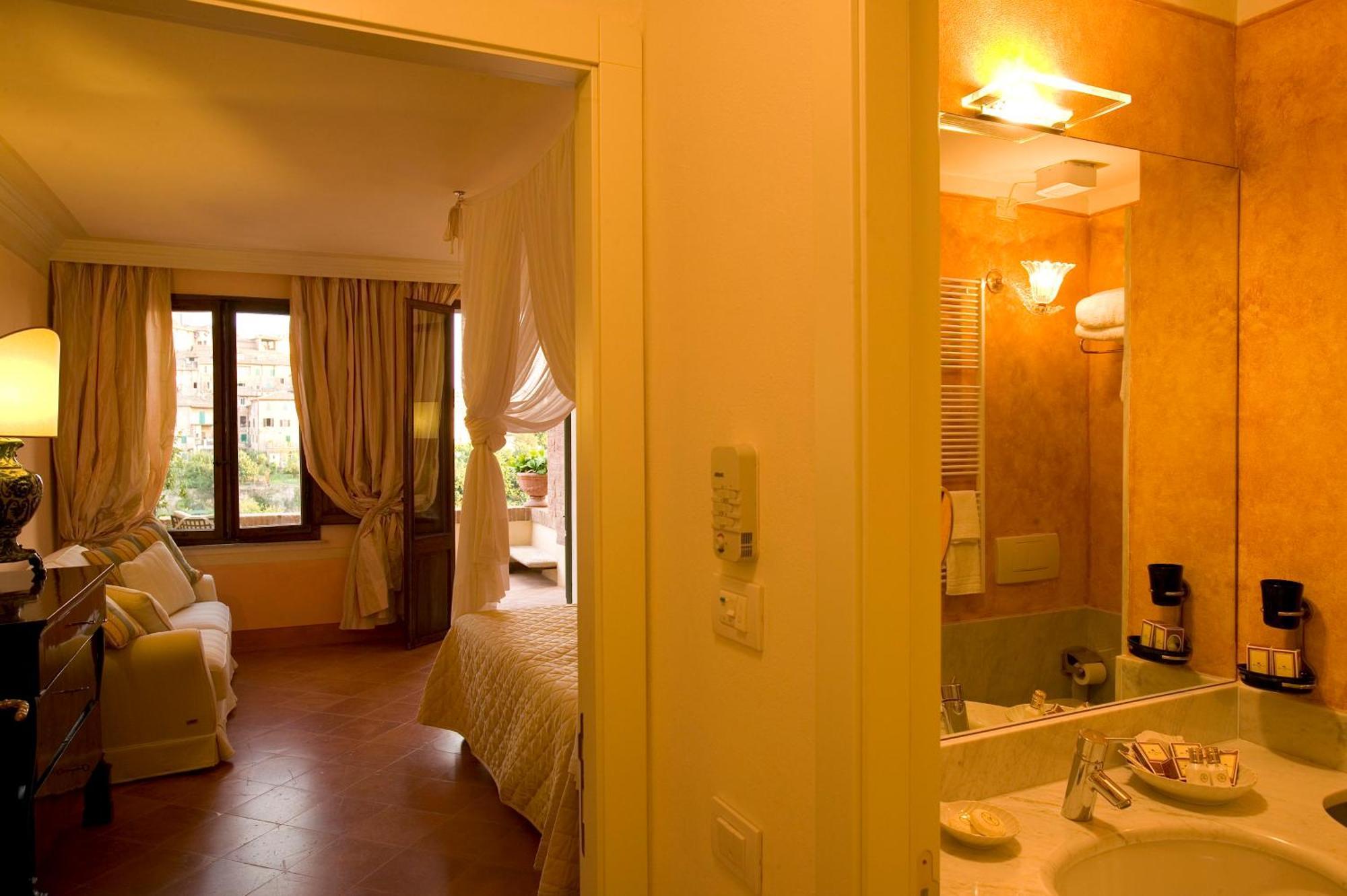 Residenza D'Epoca Campo Regio Relais Bed & Breakfast Сиена Екстериор снимка
