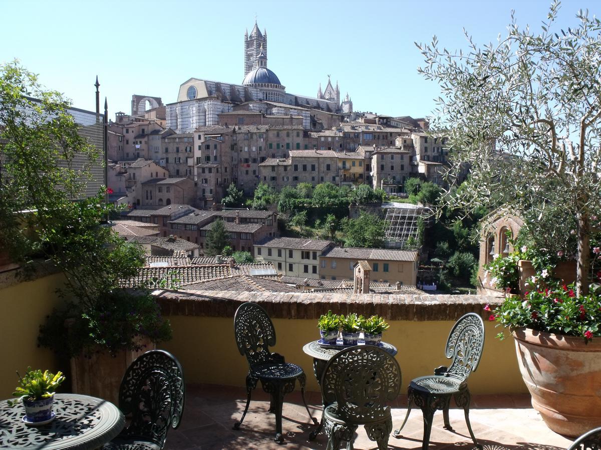 Residenza D'Epoca Campo Regio Relais Bed & Breakfast Сиена Екстериор снимка